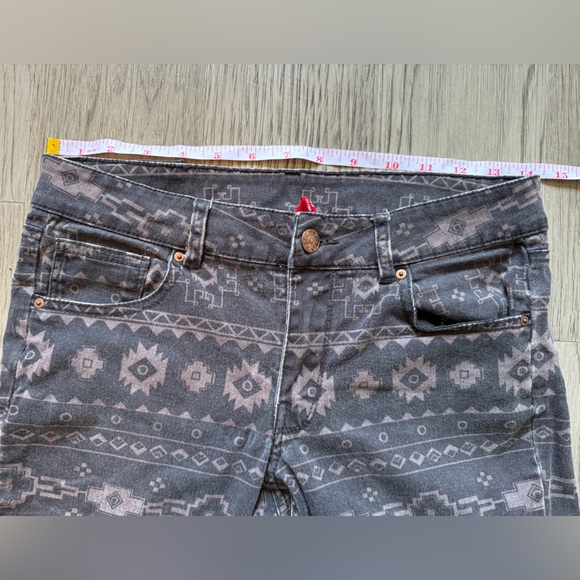 Divided Tribal print Jeans - Picture 5 of 6